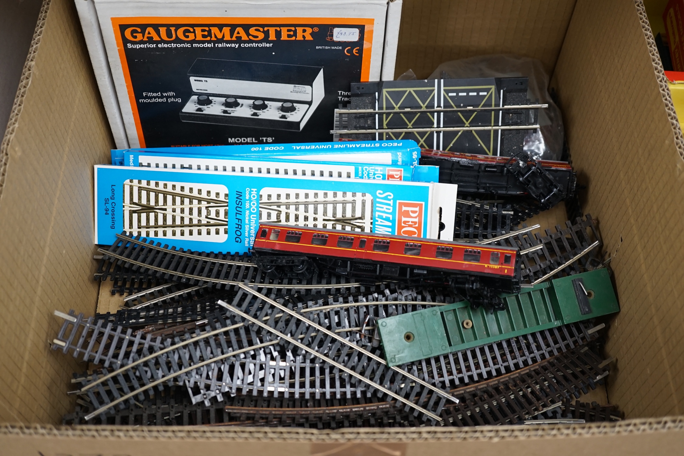 A collection of 00 gauge model railway by Hornby, Tri-ang, etc. including two boxed locomotives; a Tri-ang Wrenn LNER Class A4, Sir Nigel Gresley, (W2212), a Hornby Dublo BR Class 8F, 48073, (2224), plus an unboxed diese